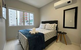 POS002 - APTO NOVO, 2 Quartos com Ar Condicionado, Super Completo, ao lado do Shop Atlântico e Garagem